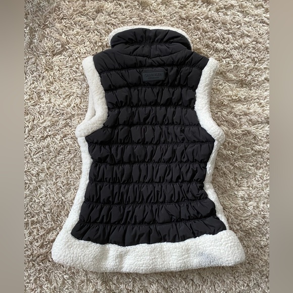 Small Calvin Klein Performance Jacket Vest - Picture 2 of 4